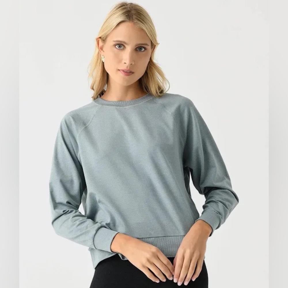 NWT Vuori Long Sleeve Halo Crew XS